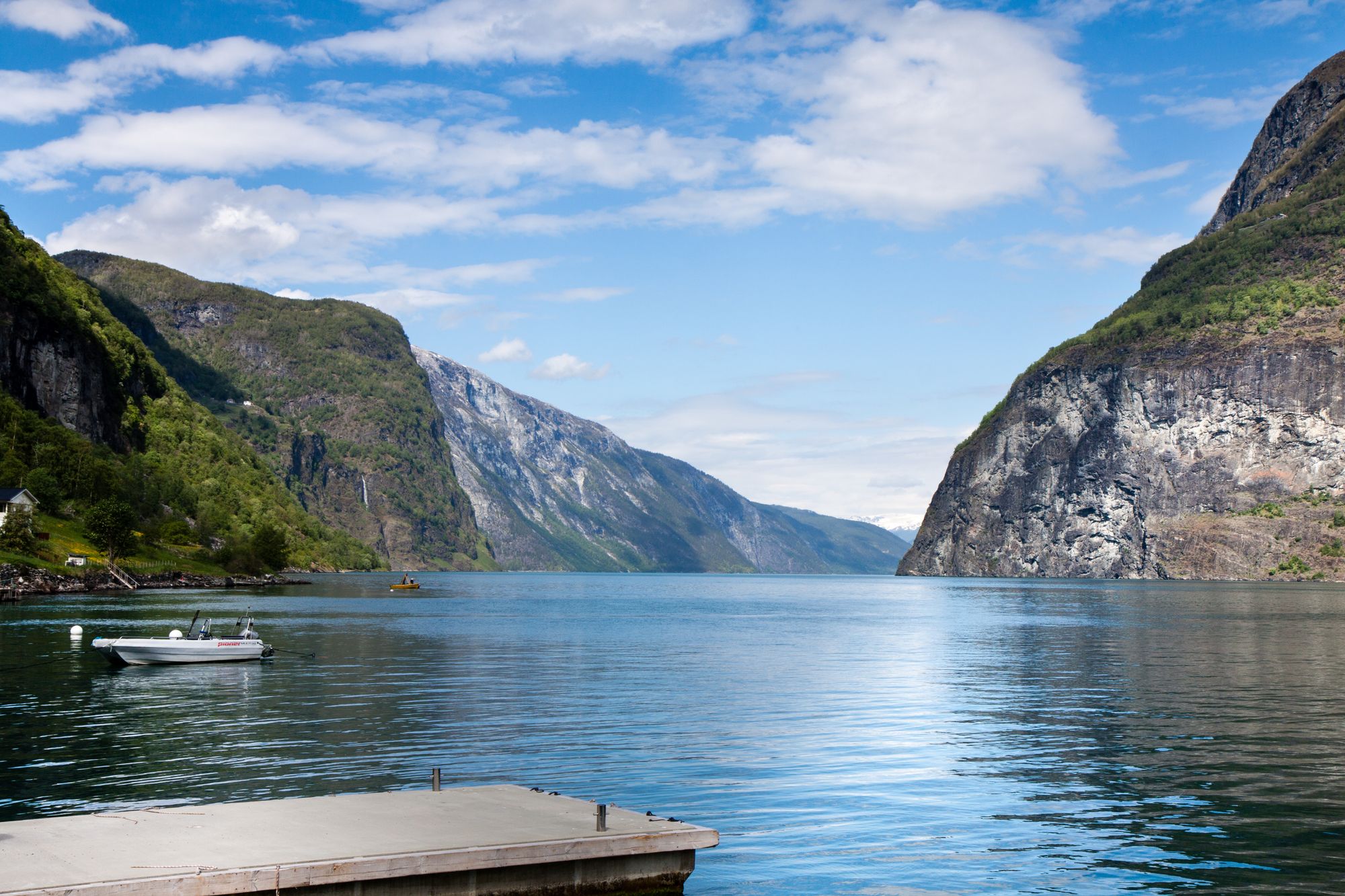 Undredal: Een betoverend Noors dorpje aan de Aurlandsfjord