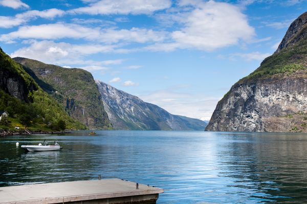 Undredal: Een betoverend Noors dorpje aan de Aurlandsfjord